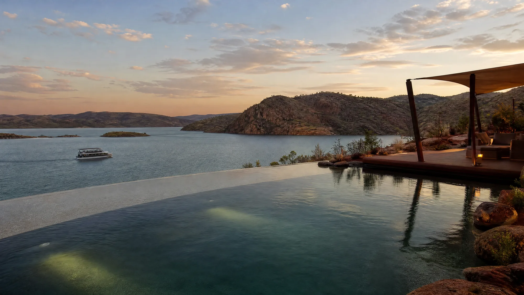 Explora un enorme embalse de agua dulce a 70 kilómetros de Kununurra. Haz un crucero en barco, avista cocodrilos de agua dulce y nada en una piscina de 35 metros al borde del acantilado.
